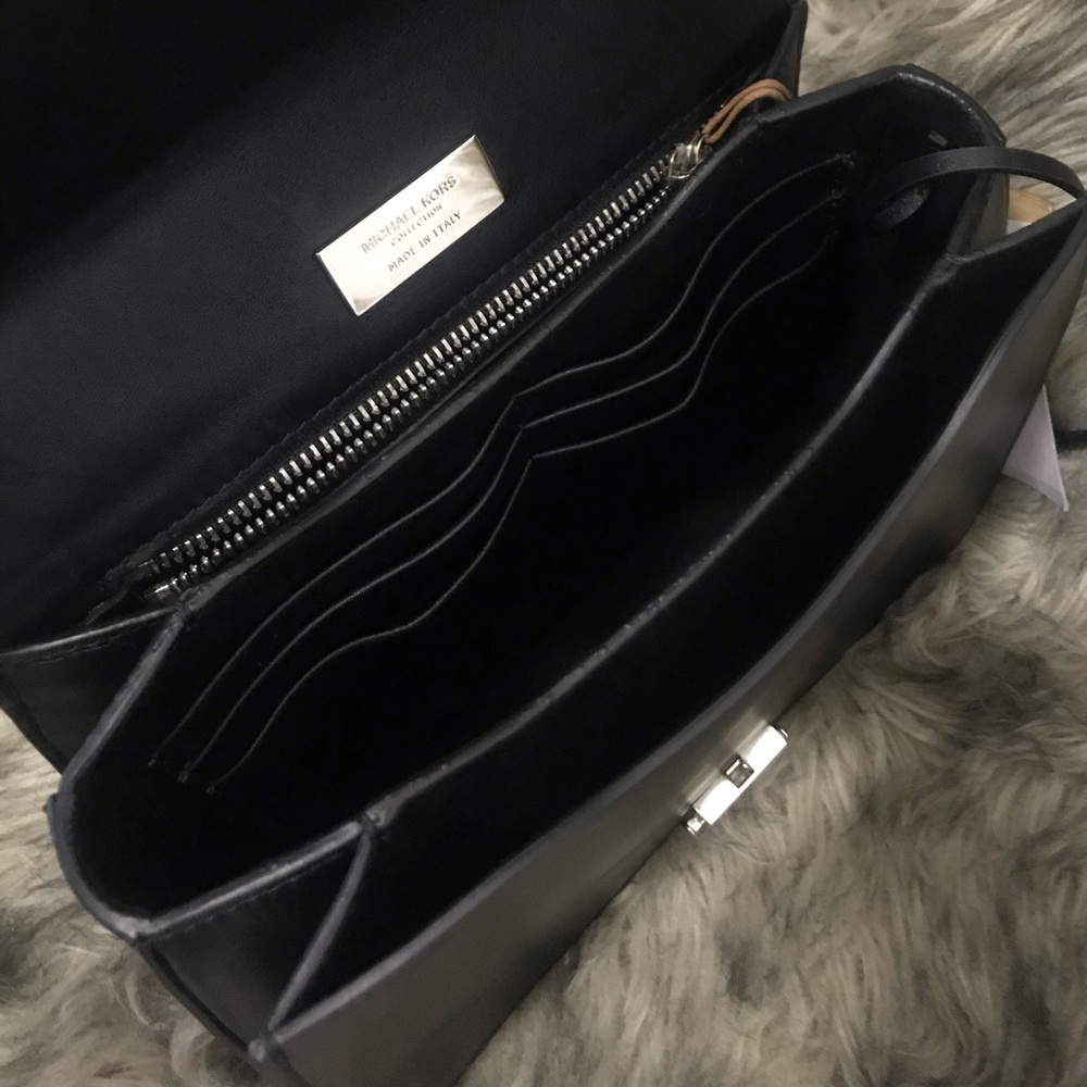Micheal Kors Mia Handbag - Picture 7 of 8